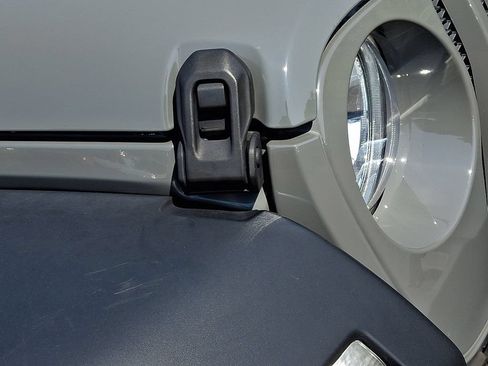 Used 2018 Jeep Wrangler Sport AWD/4WD image 9