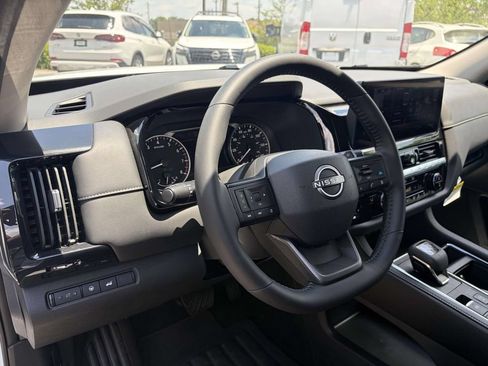 Used 2026 Nissan Pathfinder SV FWD image 17