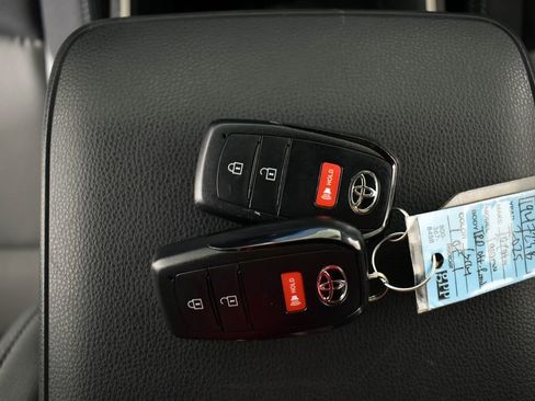 Used 2025 Toyota Tacoma TRD Sport image 37