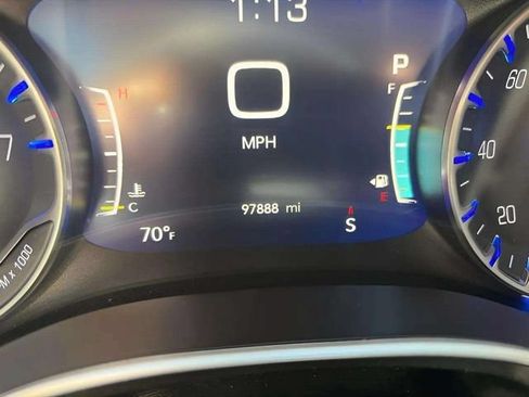 Used 2022 Chrysler Pacifica Touring-L FWD image 12