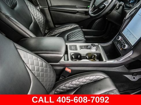 Used 2023 Ford Edge Titanium AWD/4WD image 19