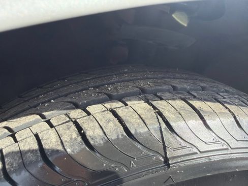 Used 2023 Chrysler Pacifica Touring-L FWD image 23