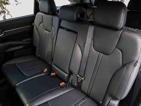 Certified 2025 Kia Sorento S image 21