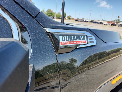 New 2025 GMC Sierra 2500 SLT w/ SLT Premium Package image 8