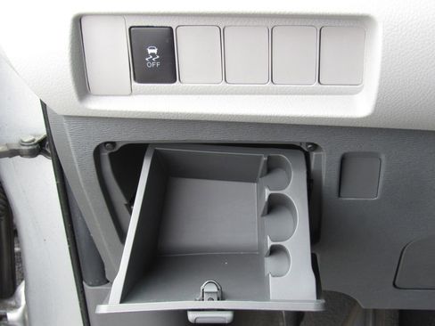 Used 2020 Toyota Sienna L FWD image 29