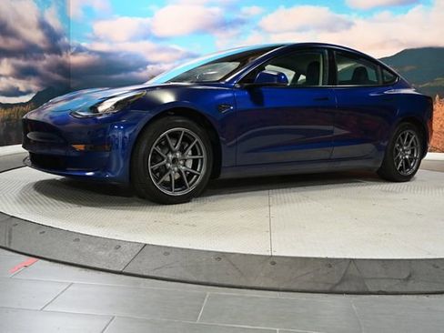 Used 2023 Tesla Model 3 Standard Range RWD image 3