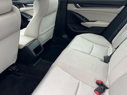 Used 2018 Honda Accord LX image 9