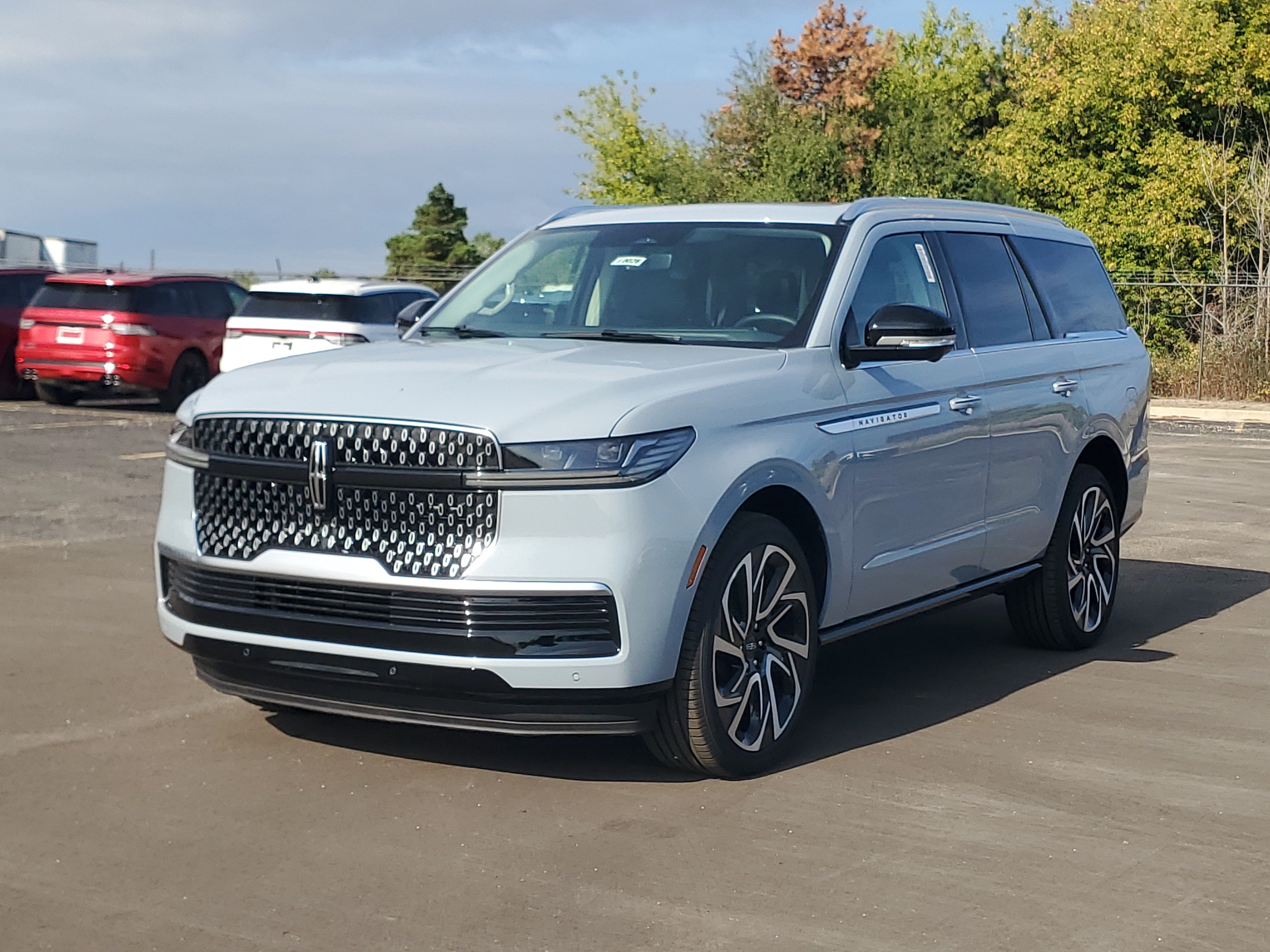 New 2027 Lincoln Navigator Reserve AWD/4WD image 2