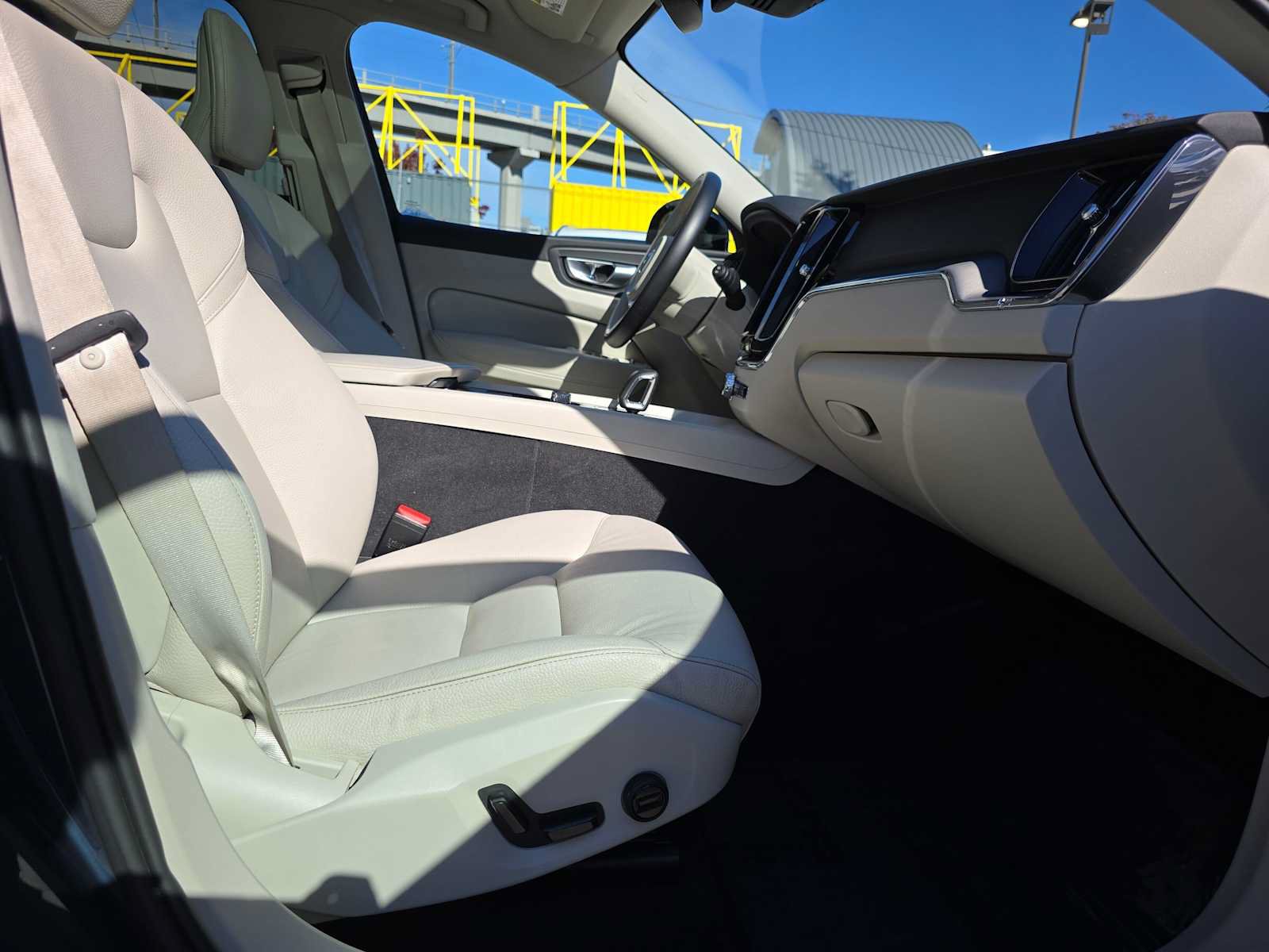 Certified 2024 Volvo XC60 B5 Core w/ Climate Package AWD/4WD image 11