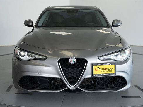 Used 2018 Alfa Romeo Giulia Ti Sport w/ Quick Order Package 22U Sport RWD image 2