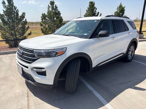 Used 2024 Ford Explorer XLT w/ Equipment Group 202A RWD image 7