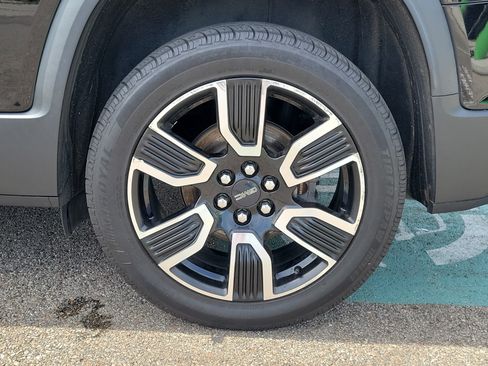 Used 2019 GMC Acadia SLT w/ Black Edition FWD image 5