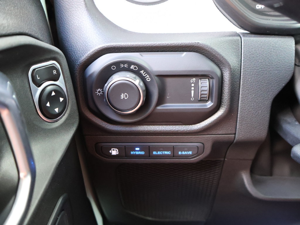 Used 2024 Jeep Wrangler Unlimited AWD/4WD image 29