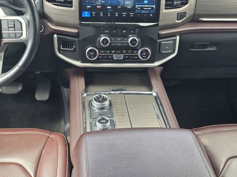 Used 2024 Ford Expedition Limited AWD/4WD image 18