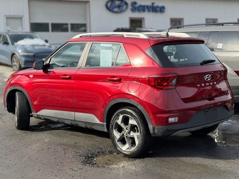 Used 2023 Hyundai Venue SEL w/ Cargo Package image 3