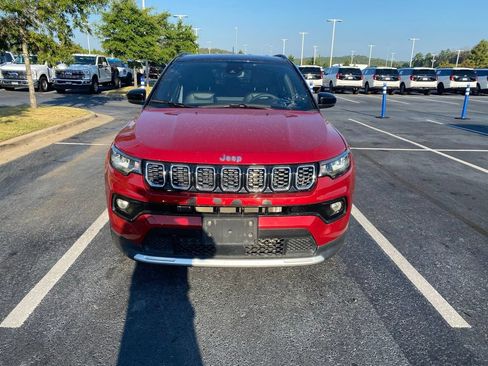 Used 2025 Jeep Compass Limited AWD/4WD image 2