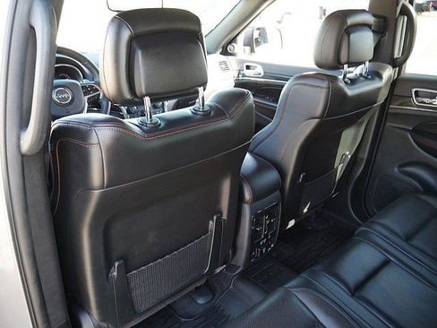 Used 2018 Jeep Grand Cherokee Trailhawk w/ Trailhawk Luxury Group AWD/4WD image 15