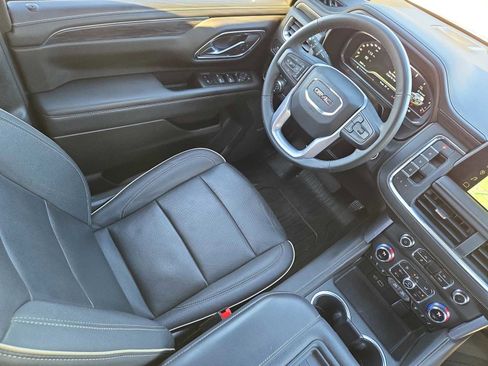 Used 2023 GMC Yukon SLT w/ SLT Premium Package image 22