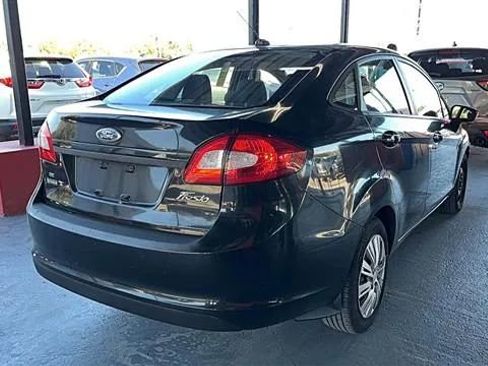 Used 2013 Ford Fiesta SE image 8