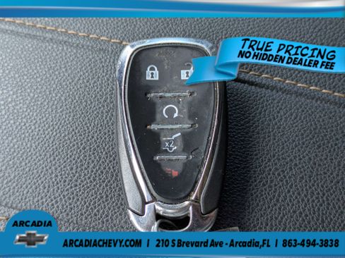 Used 2021 Chevrolet Traverse LT FWD image 28
