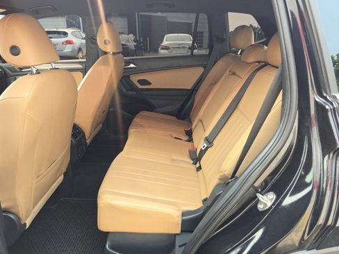 Used 2023 Volkswagen Tiguan SE AWD/4WD image 12