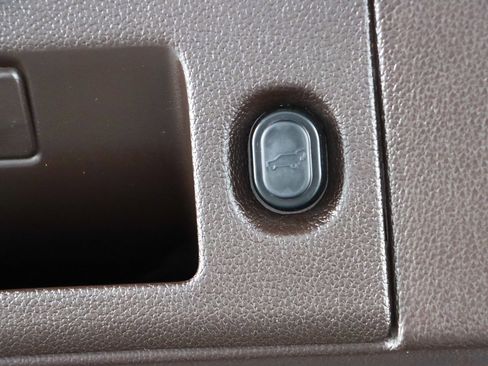 Used 2018 GMC Yukon Denali w/ Denali Ultimate Package image 36