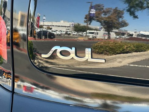 Used 2019 Kia Soul FWD image 27
