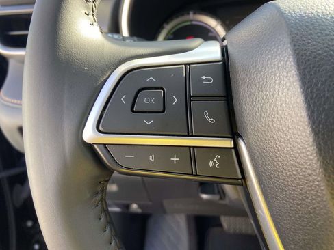 Used 2023 Toyota Highlander Bronze Edition FWD image 34