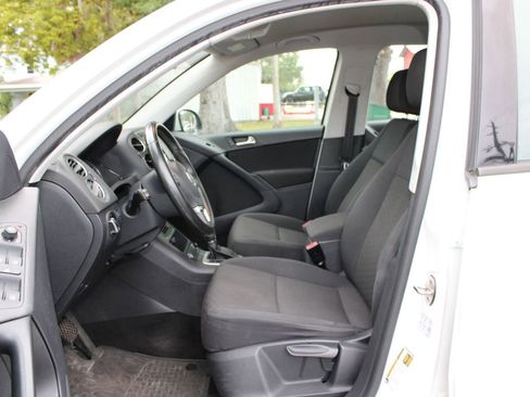 Used 2017 Volkswagen Tiguan Limited w/ Premium Package FWD image 7