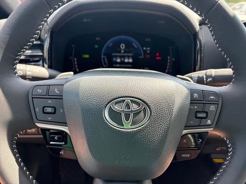 Used 2026 Toyota Camry SE FWD image 17