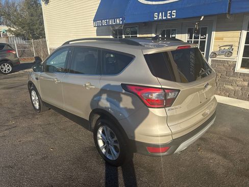 Used 2018 Ford Escape SE w/ SE Sync 3 Package image 12