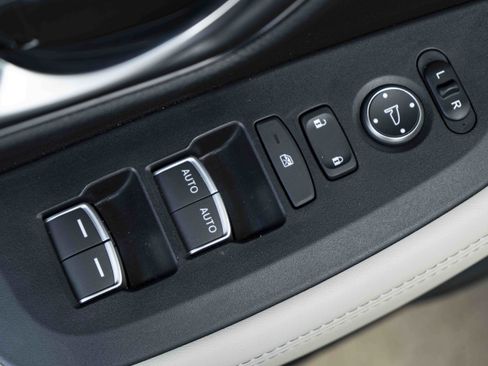Used 2025 Honda HR-V EX-L image 38