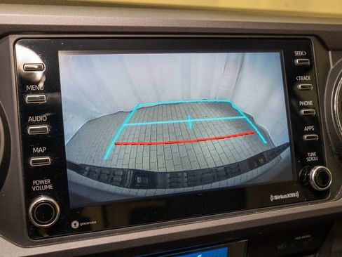 Used 2022 Toyota Tacoma TRD Off-Road image 12