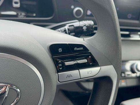 Used 2023 Hyundai Elantra SEL image 19