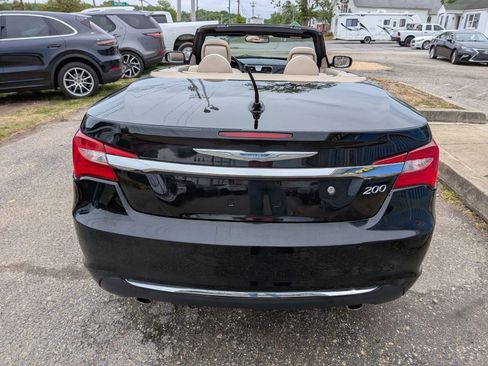 Used 2011 Chrysler 200 Limited FWD image 4