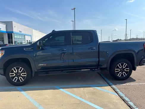 Used 2020 GMC Sierra 1500 AT4 w/ AT4 Premium Package AWD/4WD image 4