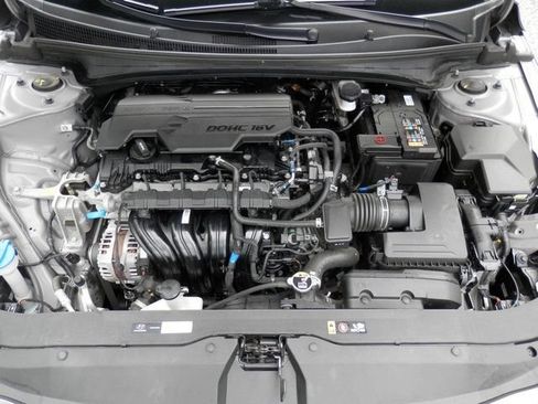 Used 2025 Hyundai Elantra SEL FWD image 40