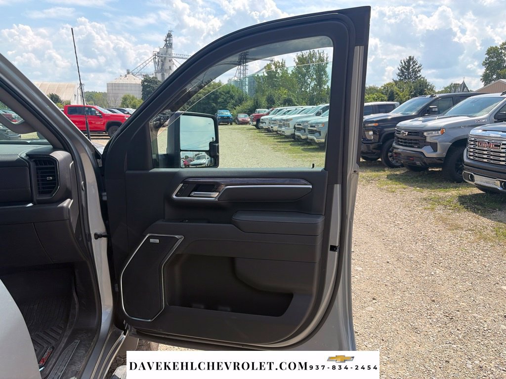 Used 2025 Chevrolet Silverado 2500 LTZ w/ LTZ Plus Package AWD/4WD image 29