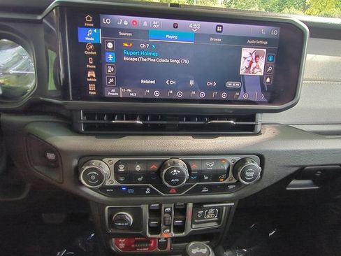 Used 2024 Jeep Wrangler Unlimited AWD/4WD image 21
