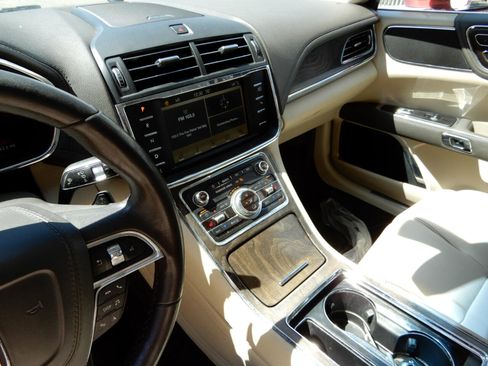 Used 2018 Lincoln Continental Premiere image 12