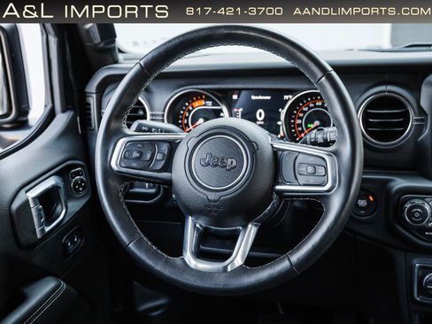 Used 2023 Jeep Wrangler Unlimited Sahara w/ LED Lighting Group AWD/4WD image 8
