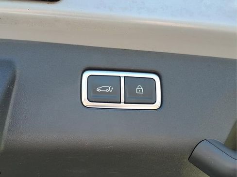 Used 2024 Kia EV9 Light Long Range RWD image 23