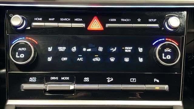 Used 2025 Hyundai Santa Fe Limited AWD/4WD image 18