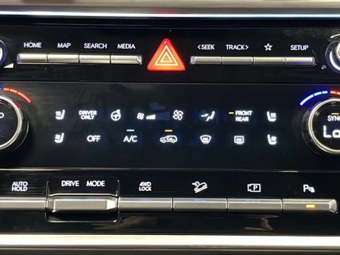 Used 2025 Hyundai Santa Fe Limited AWD/4WD image 18