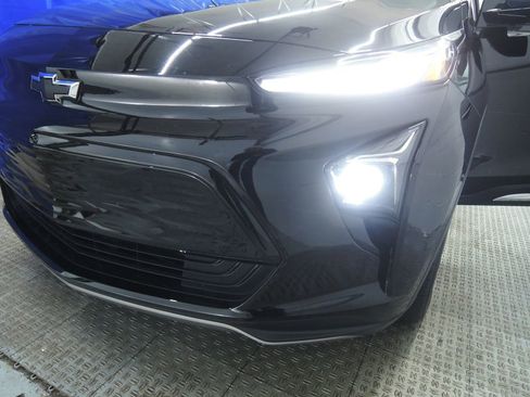 Used 2023 Chevrolet Bolt EUV Premier image 40