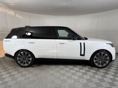 Used 2023 Land Rover Range Rover Long Wheelbase SE image 8