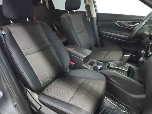 Used 2018 Nissan Rogue SV w/ Sun & Sound Touring Package AWD/4WD image 16