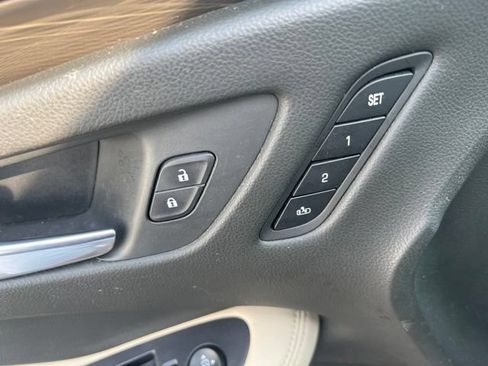 Used 2019 Buick Envision Essence FWD image 27