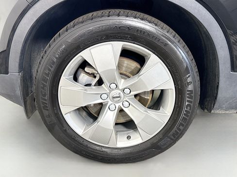 Used 2022 Volvo XC40 T4 Momentum FWD image 38