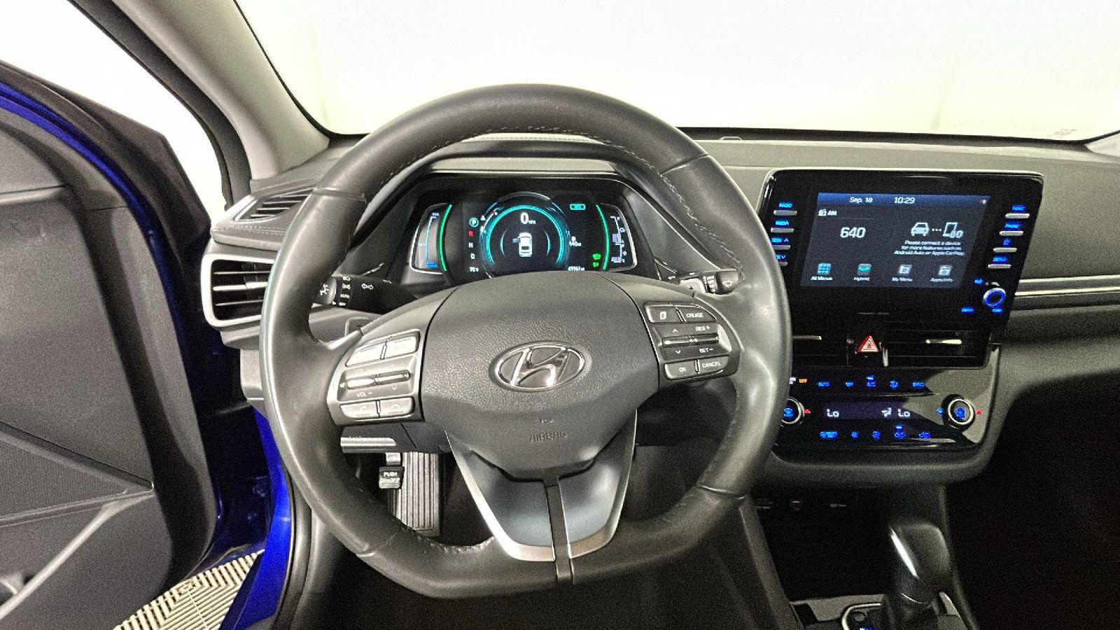 Used 2020 Hyundai Ioniq SE FWD image 17